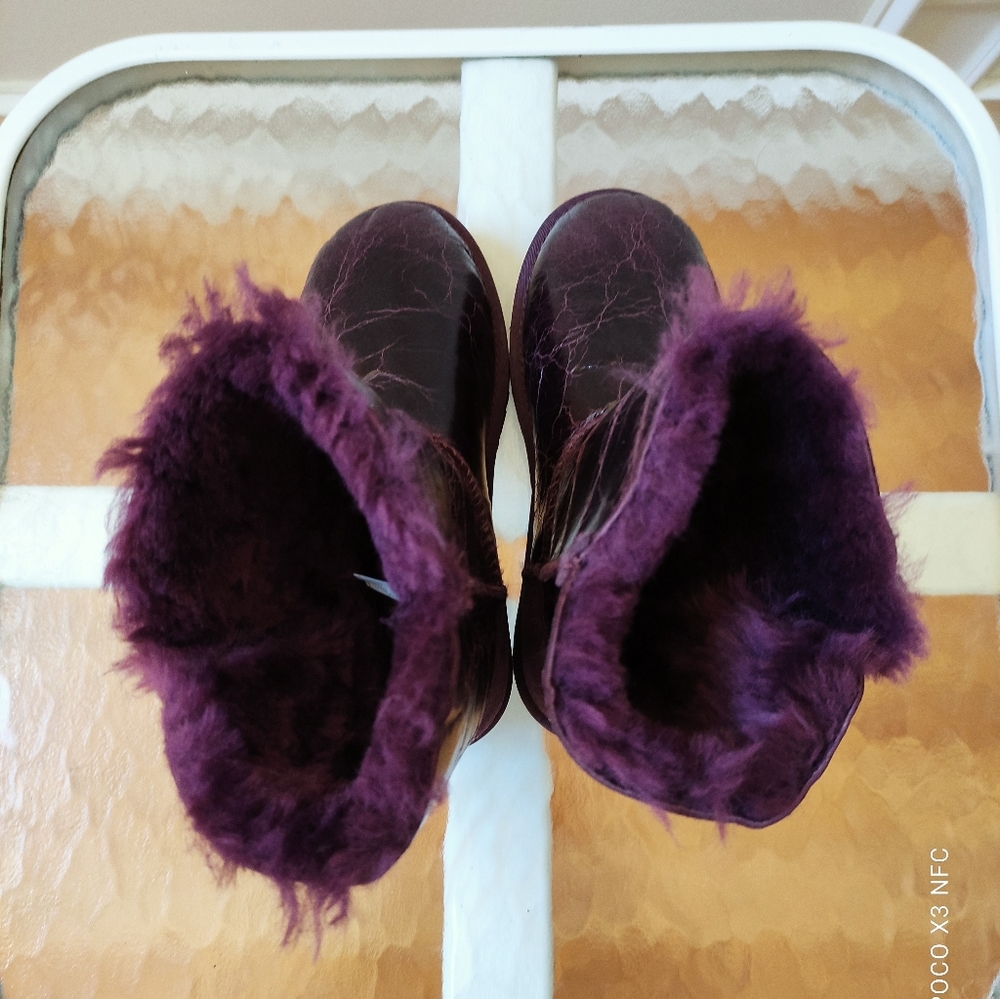 New Without Box Ugg Krinkle Bailey Button Sheepsk… - image 5